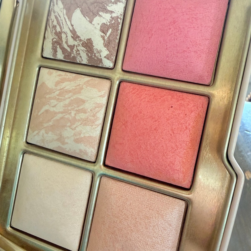 Hourglass Floral Deer Compact & Matching Double-Ended Brush - Pink, Coral, Gold - Picture 6 of 9
